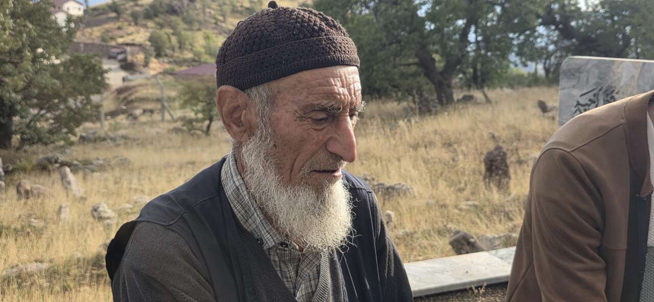 Ölüm gelmeden hazırlığını yaptı! Eşiyle kendine mezar kazdırdı 3